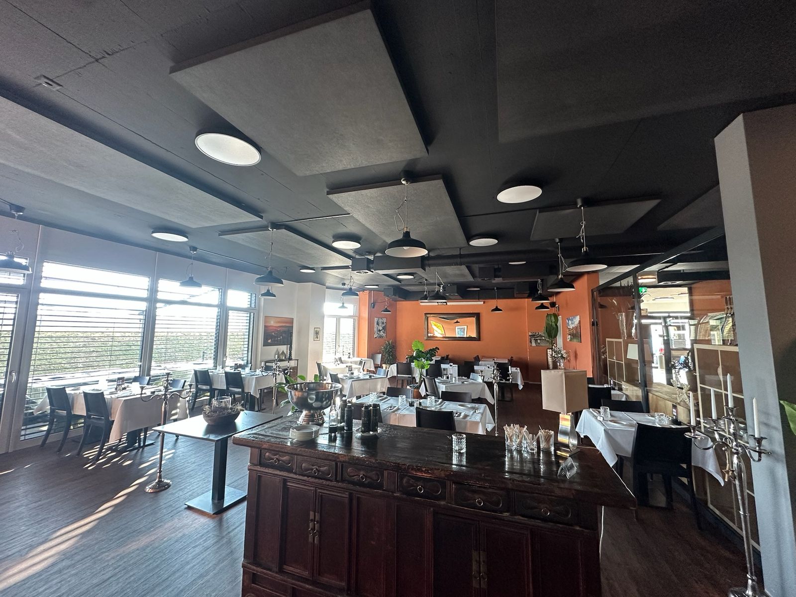 Restaurant und Gebäude der Überbauung Tenniscenter Durnten